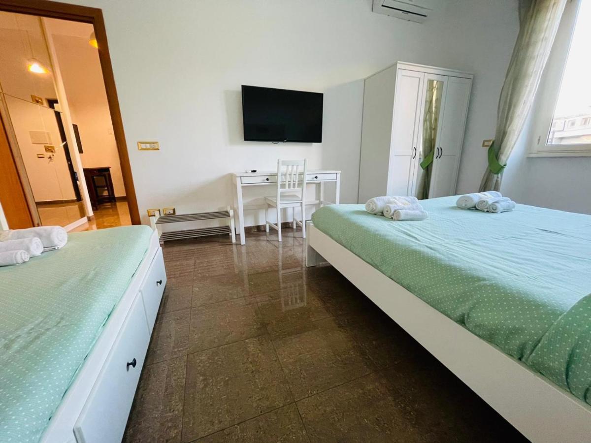 Interno Dieci روما المظهر الخارجي الصورة