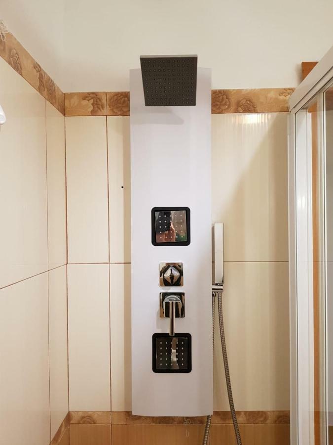 Interno Dieci روما المظهر الخارجي الصورة