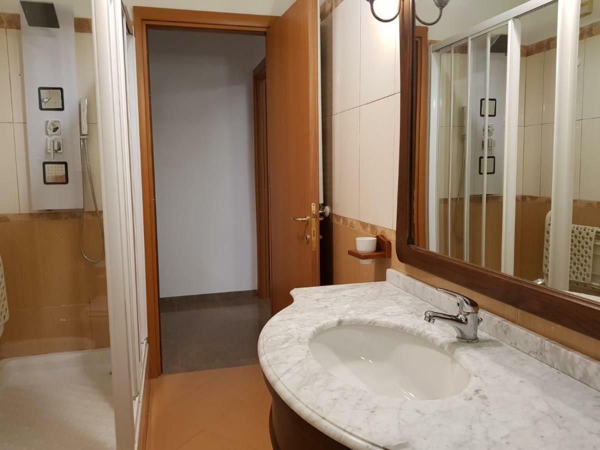 Interno Dieci روما المظهر الخارجي الصورة